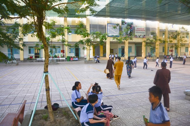 Tặng sách trường THCS Nguyễn Văn Bứa, Hóc Môn